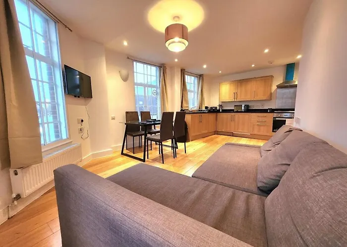 Spacious 2-Bed Flat - Close To Tube, Sleeps 6
