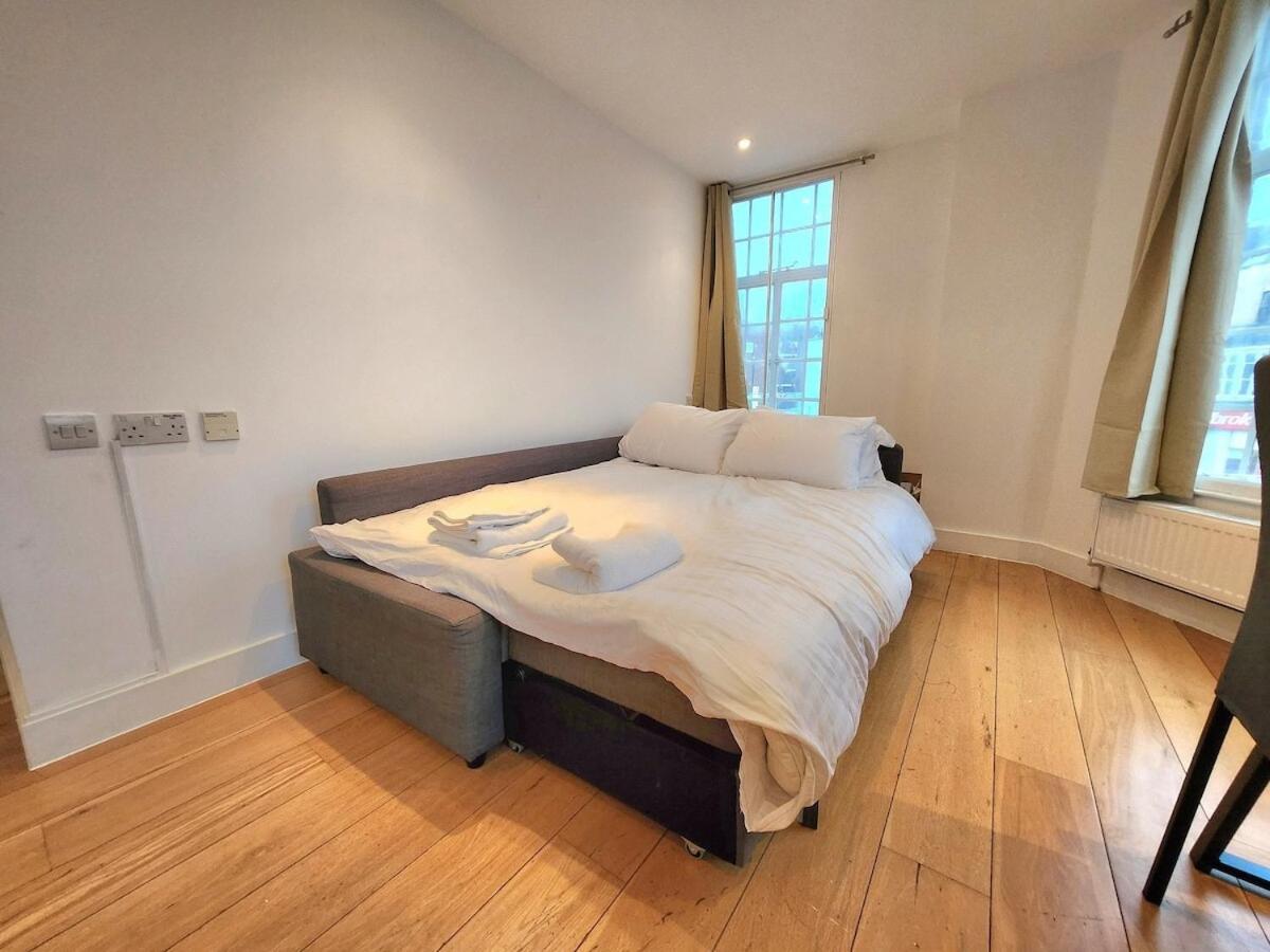 Spacious 2-bed Flat - Close To Tube, Sleeps 6 Appartamento Londra