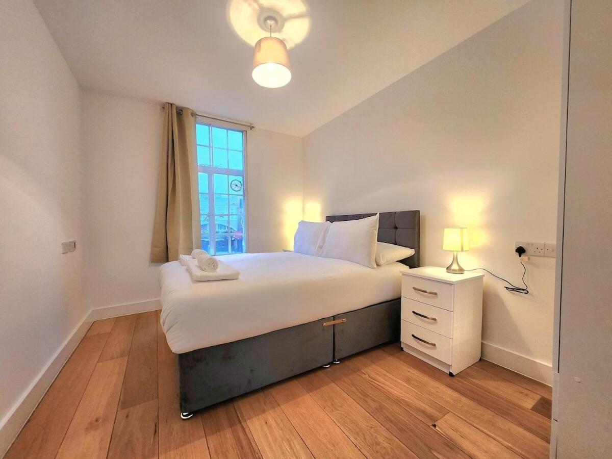 Spacious 2-bed Flat - Close To Tube, Sleeps 6 * Londra