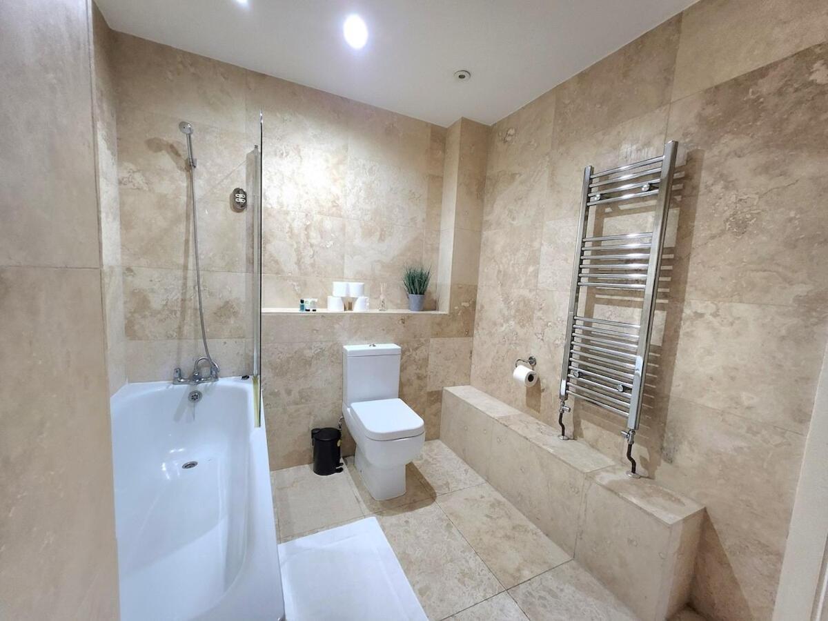Spacious 2-bed Flat - Close To Tube, Sleeps 6 * Londra