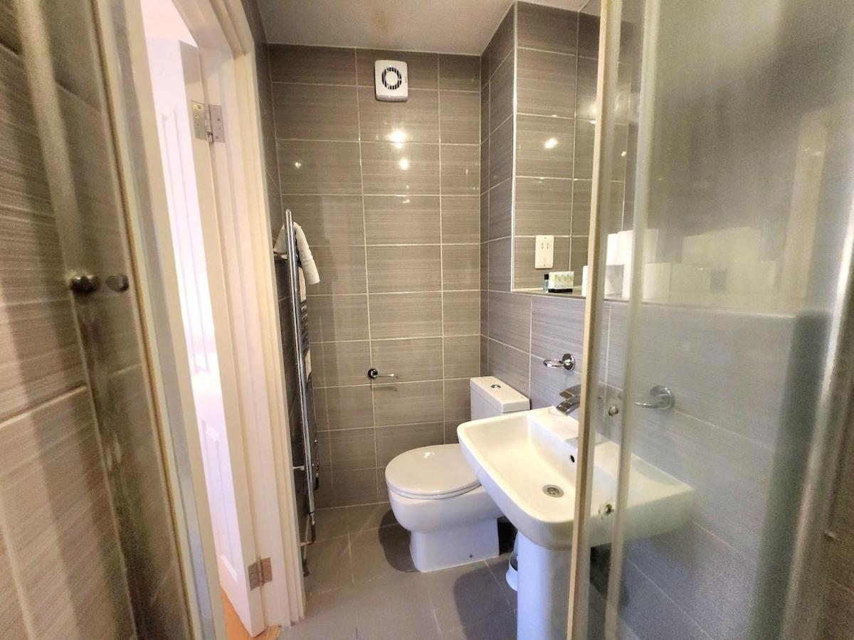 Spacious 2-bed Flat - Close To Tube, Sleeps 6 Appartamento Londra