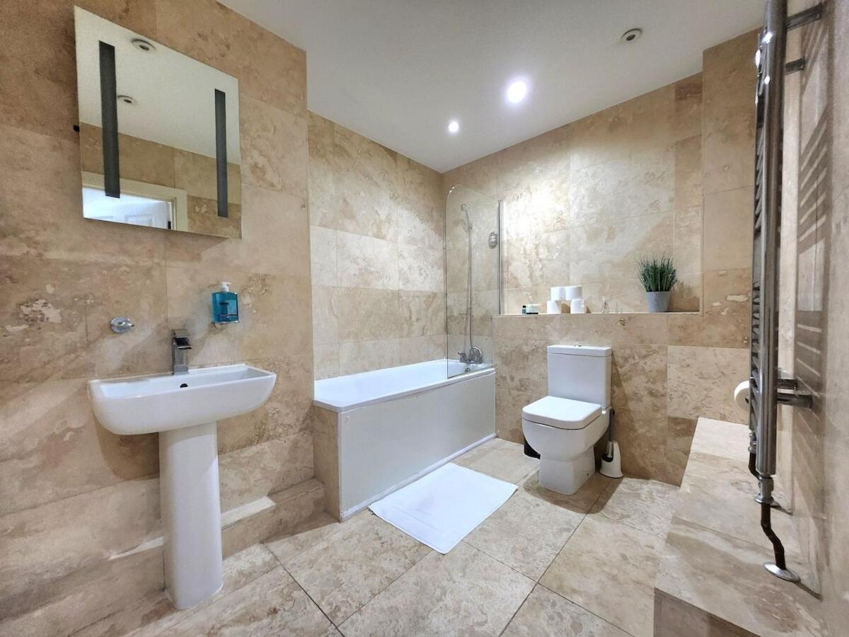 Spacious 2-bed Flat - Close To Tube, Sleeps 6 Appartamento *