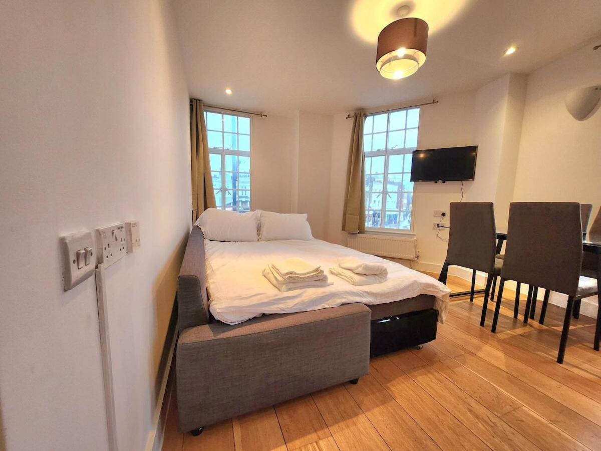 Spacious 2-bed Flat - Close To Tube, Sleeps 6 *