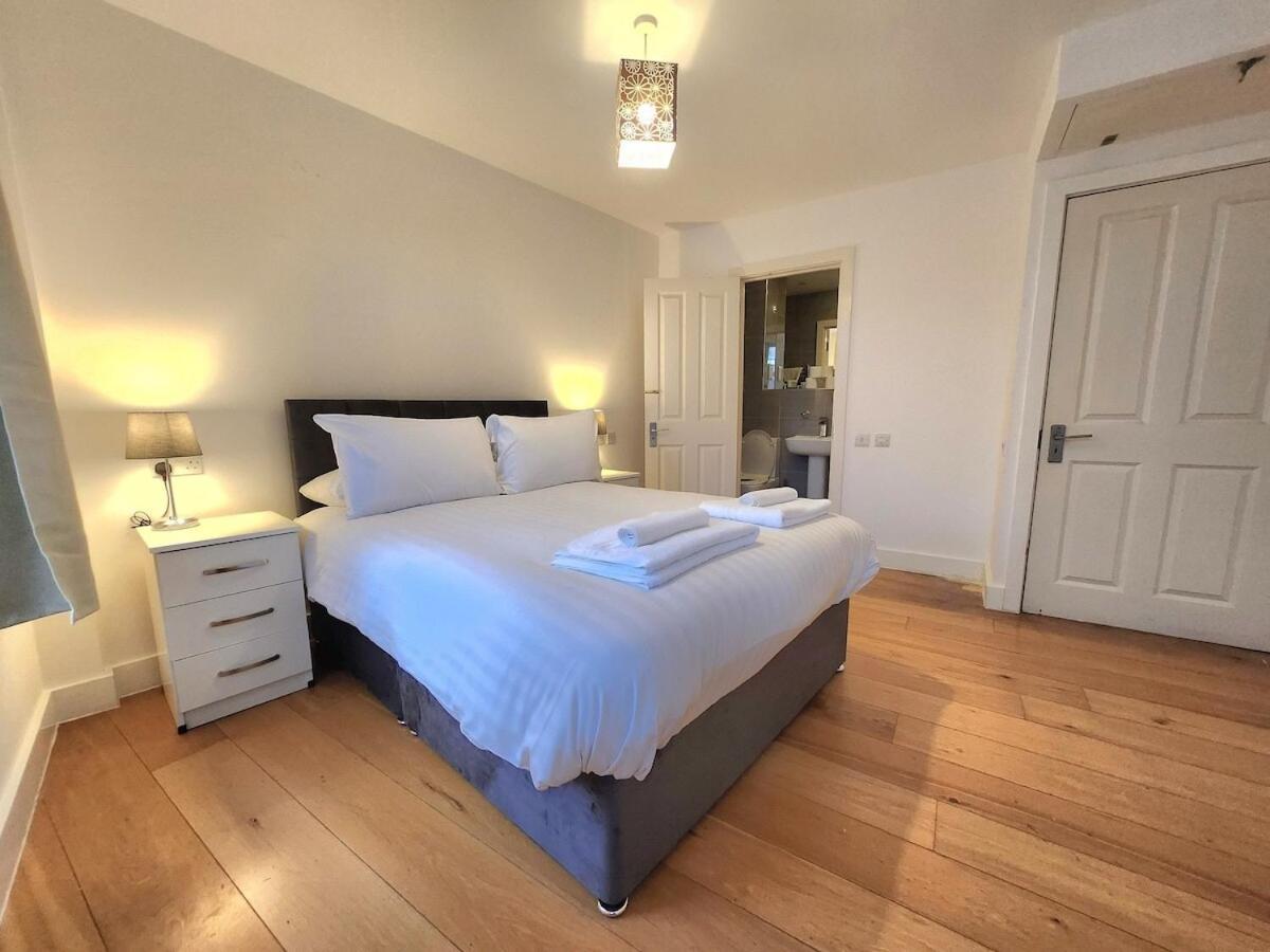 Spacious 2-bed Flat - Close To Tube, Sleeps 6 Appartamento