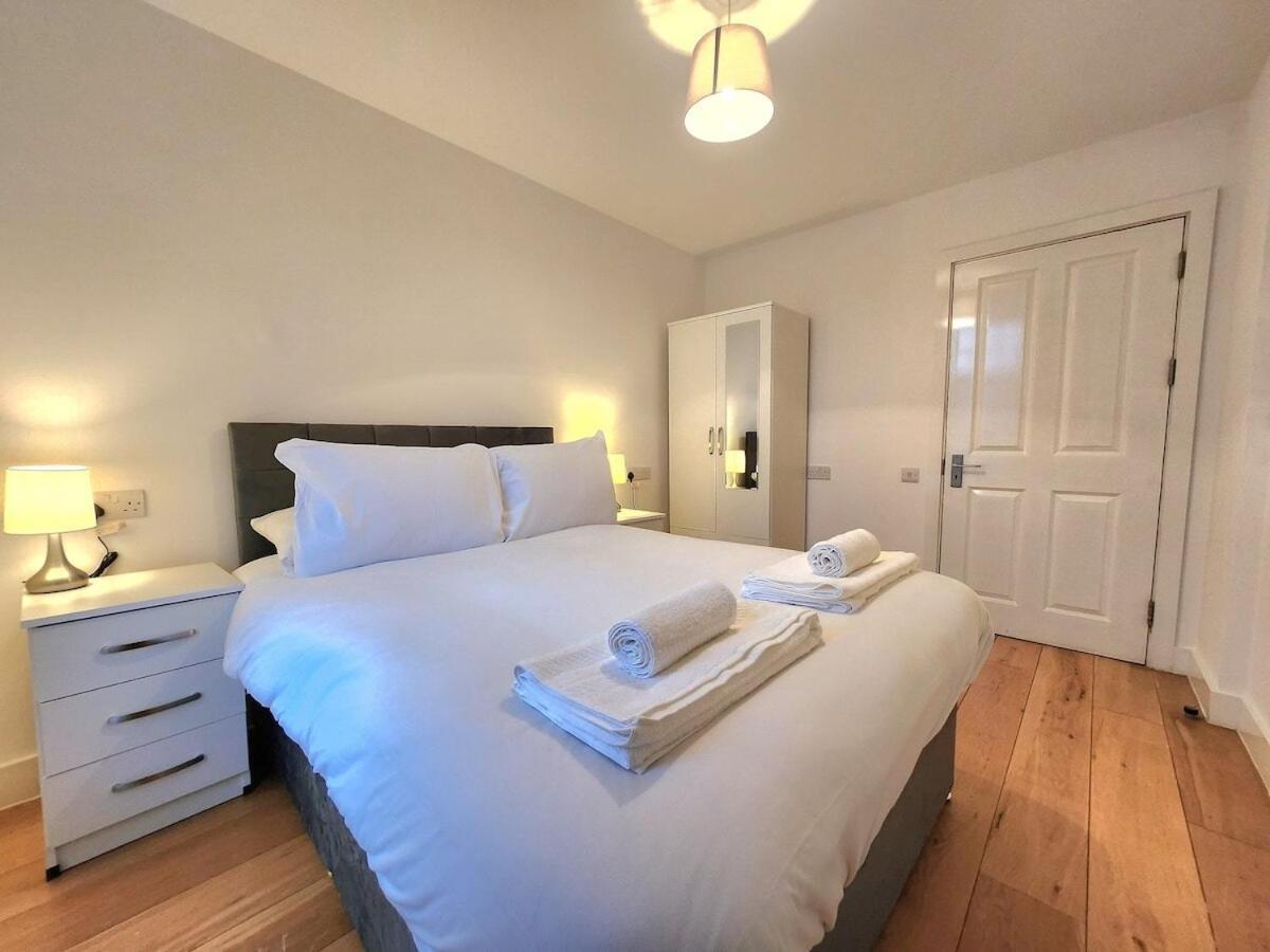 Apartment Spacious 2-bed Flat - Close To Tube, Sleeps 6