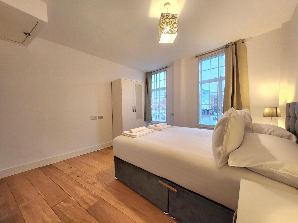 Spacious 2-bed Flat - Close To Tube, Sleeps 6 *