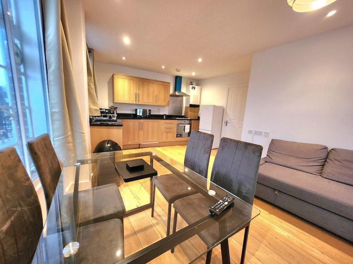 Appartamento Spacious 2-bed Flat - Close To Tube, Sleeps 6 Londra